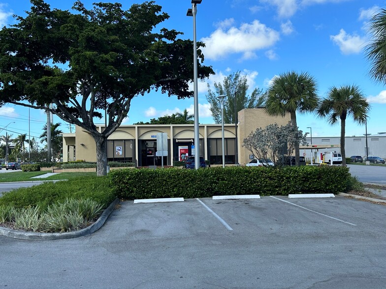 3131 W Hallandale Beach Blvd, Hallandale, FL for sale - Building Photo - Image 2 of 3