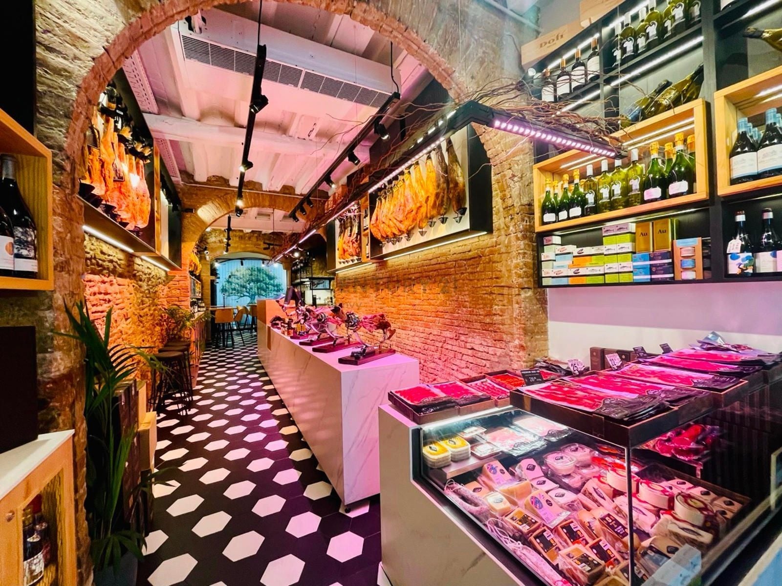 Retail in Sant Cugat del Vallès, Barcelona to rent Interior Photo- Image 1 of 14