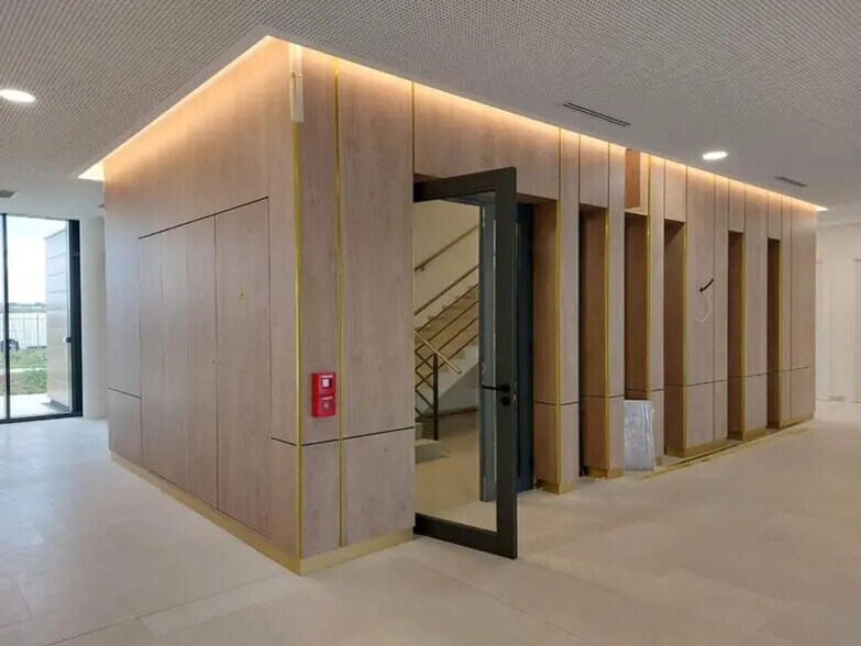 Office in Genas to rent - Building Photo - Image 3 of 8
