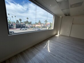 1134 S Western Ave, Los Angeles, CA for rent Interior Photo- Image 1 of 7