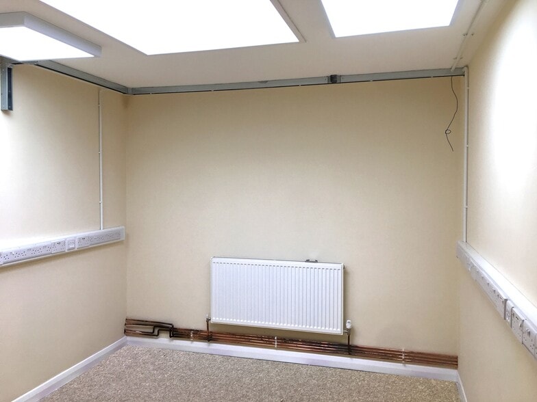 126B High St, Selsey to rent - Building Photo - Image 2 of 9