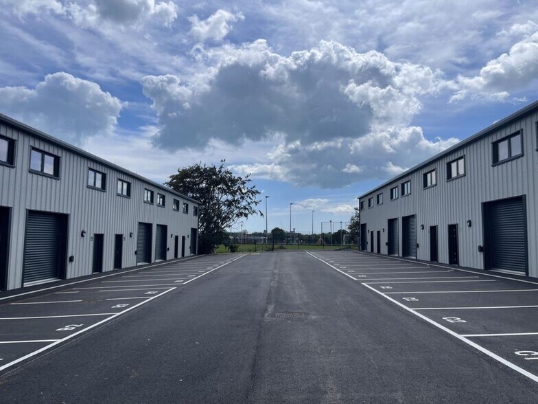 Barnfield Rd, Folkestone to rent - Building Photo - Image 1 of 26