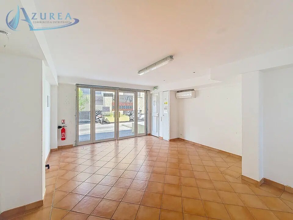 Location Commerce 220 m² - Photo 1