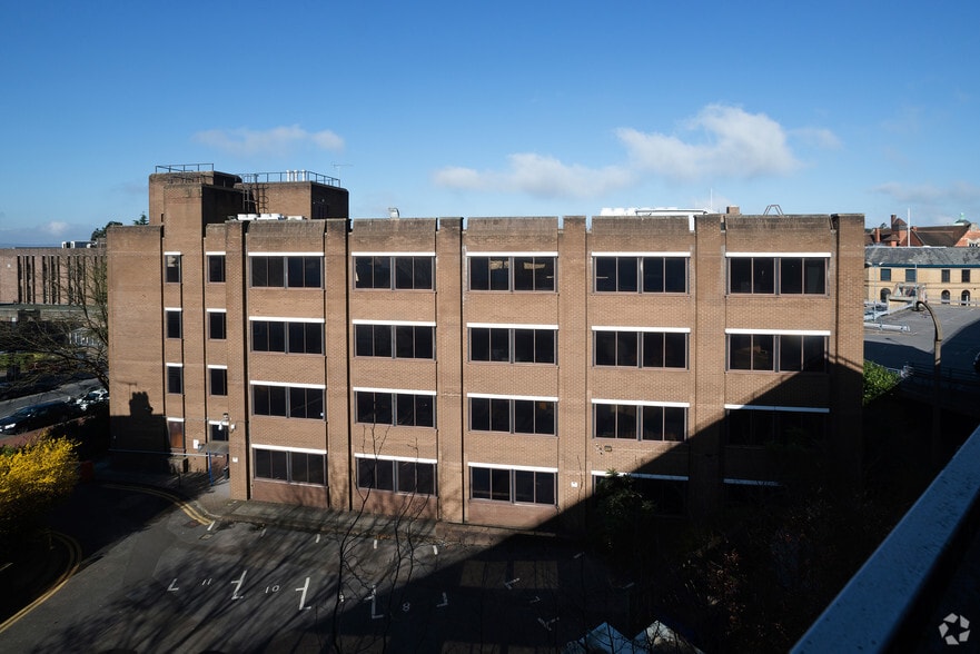 11-12 Crescent Rd, Tunbridge Wells to rent - Building Photo - Image 2 of 14