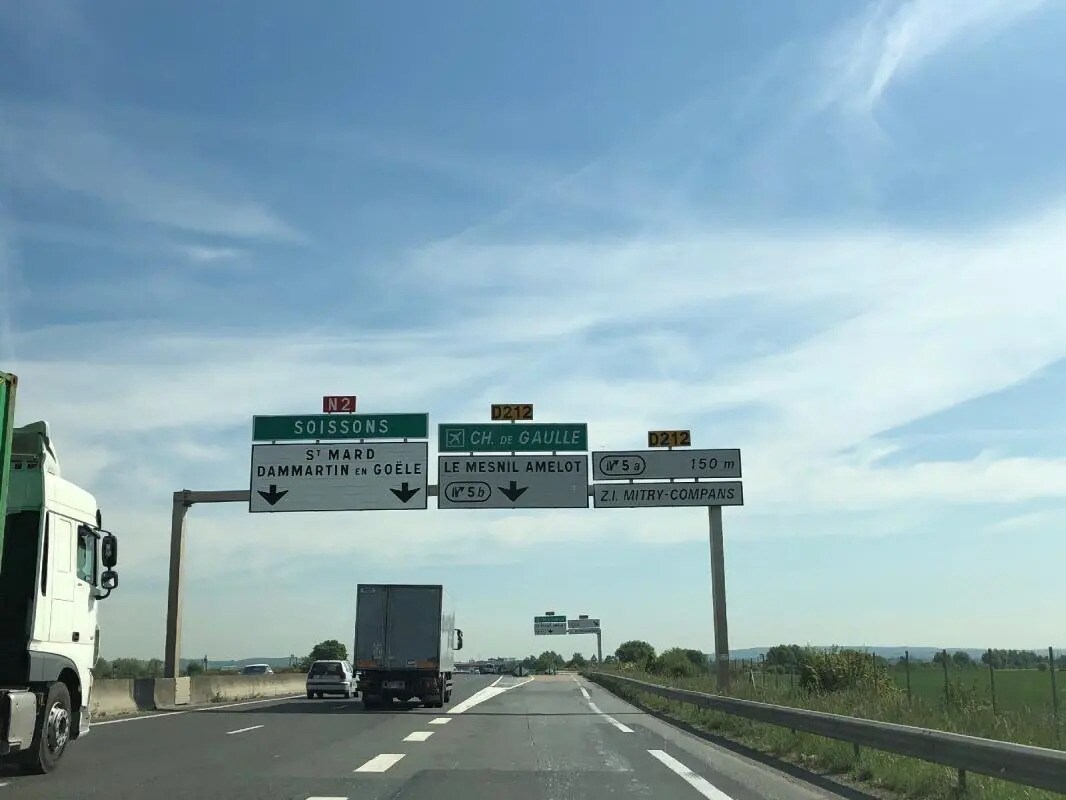 Light Industrial in Mitry-Mory to rent Building Photo- Image 1 of 9