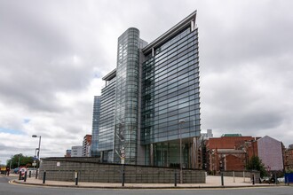 Princes Sq, Leeds for rent Building Photo- Image 1 of 8