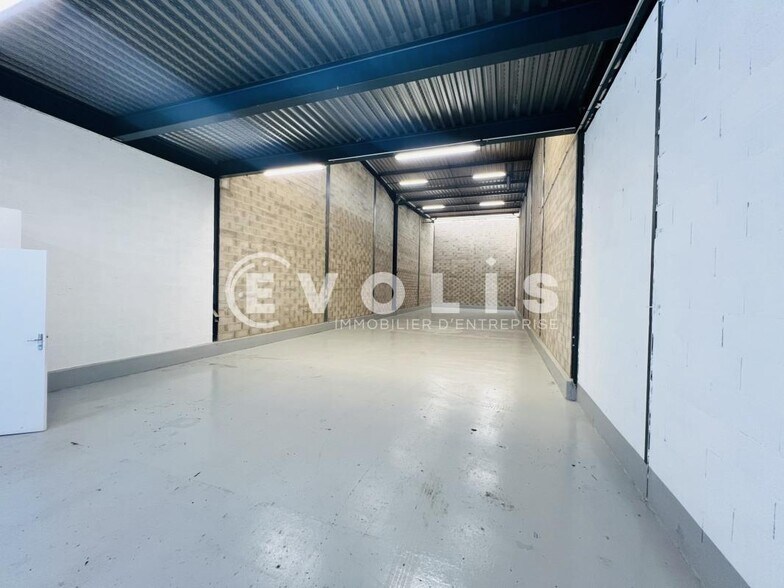 Light Industrial in Noisy-le-Grand to rent - Interior Photo - Image 2 of 7