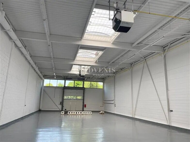 Light Industrial in Sucy-en-Brie to rent - Interior Photo - Image 2 of 6