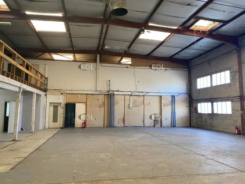 Light Industrial in Lagny-sur-Marne for sale Interior Photo- Image 1 of 9