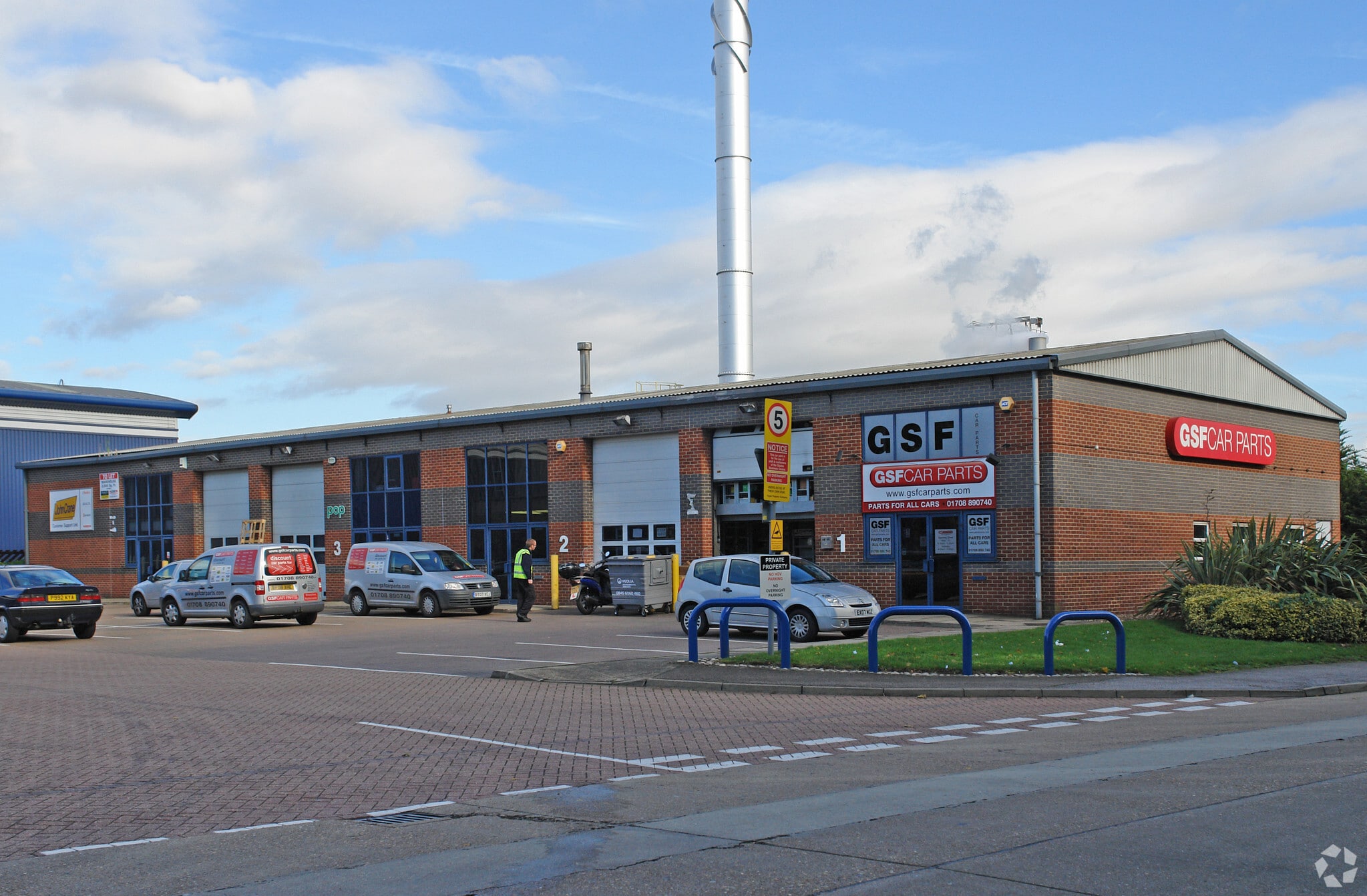 4 Eastern Av, Grays to rent Primary Photo- Image 1 of 3