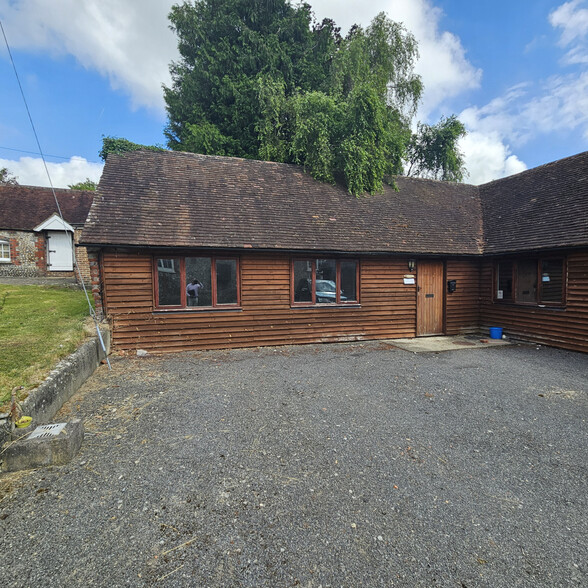 Wildham Ln, Chichester for rent - Building Photo - Image 3 of 4