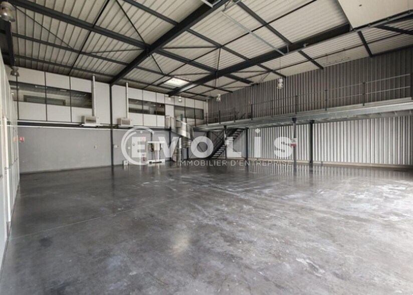 2 Chemin Des Plattes, Vourles to rent - Interior Photo - Image 3 of 13