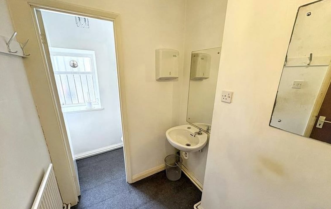 75-77 Lee Ln, Bolton to rent Interior Photo- Image 1 of 8