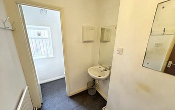 75-77 Lee Ln, Bolton to rent Interior Photo- Image 1 of 8