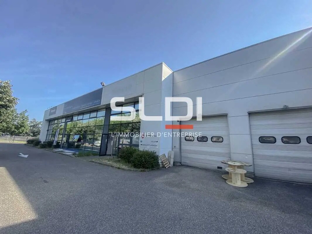 Light Industrial in Décines-Charpieu to rent Building Photo- Image 1 of 6