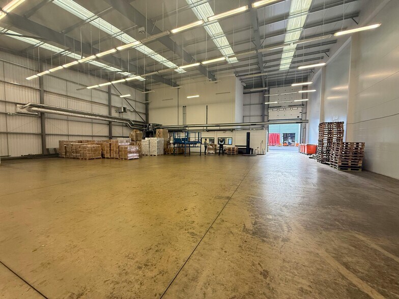 Titan Dr, Peterborough to rent - Building Photo - Image 3 of 6