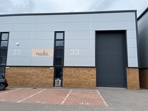 31-33 Oak Field Rd, Three Legged Cross to rent Building Photo- Image 1 of 3