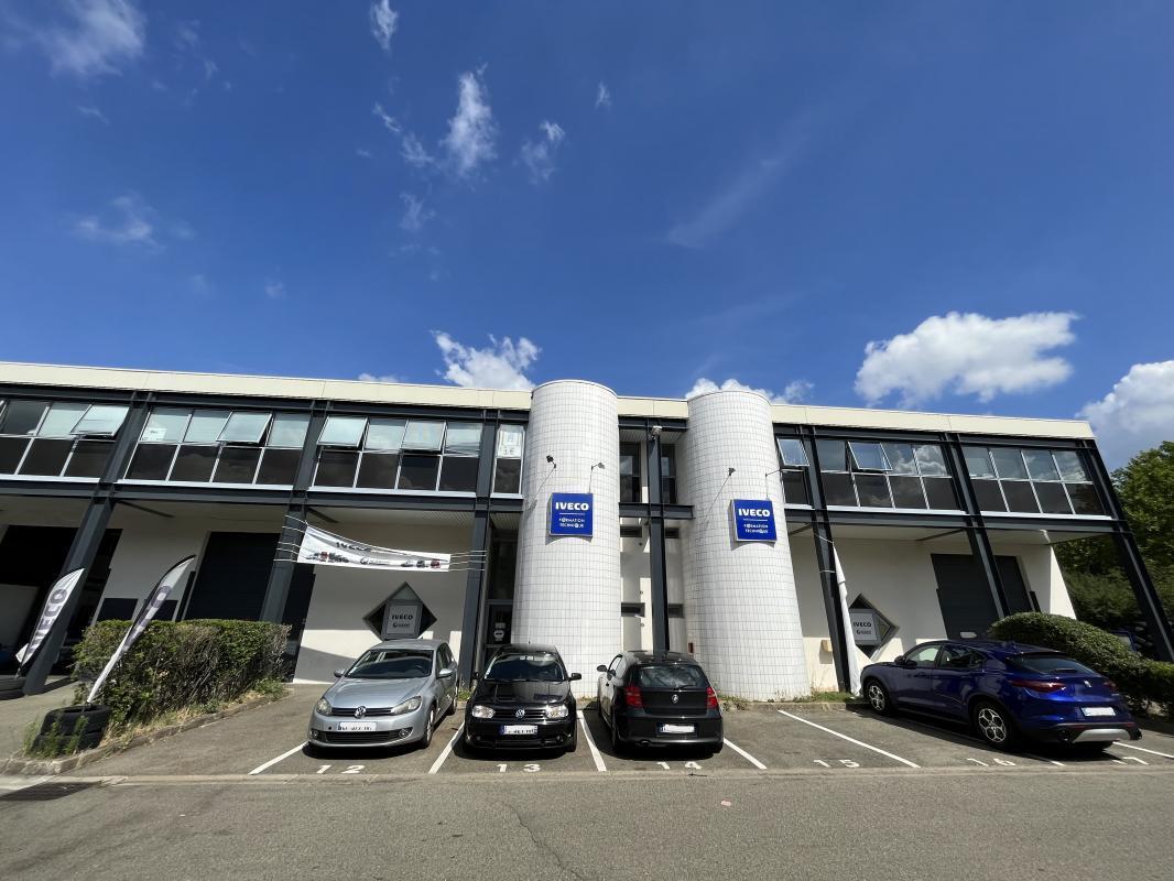 Industrial in Élancourt to rent Building Photo- Image 1 of 14