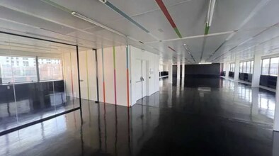 Office in Ivry-sur-Seine to rent Interior Photo- Image 2 of 4