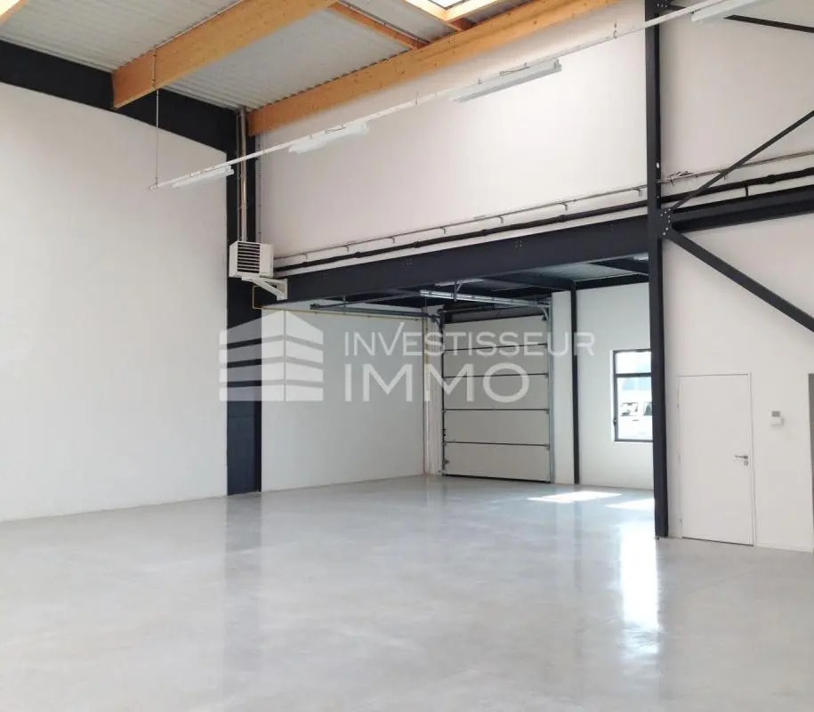 Office in Lieusaint to rent Interior Photo- Image 1 of 16