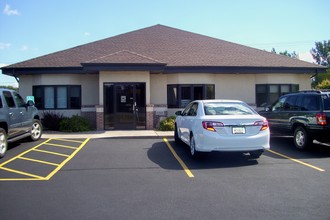 11515 Lake Ln, Chisago City, MN for rent Building Photo- Image 1 of 5