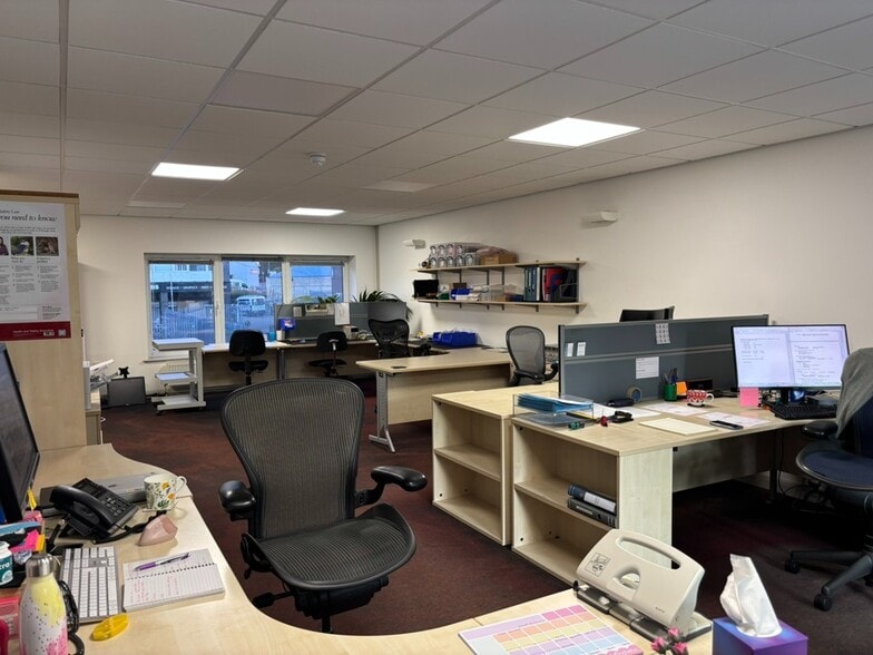 Unit 8 English Business Park, English Close, Hove for sale - Interior Photo - Image 3 of 20