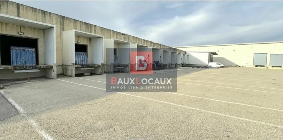 Location Entrepôt 1 740 m² - Photo 1