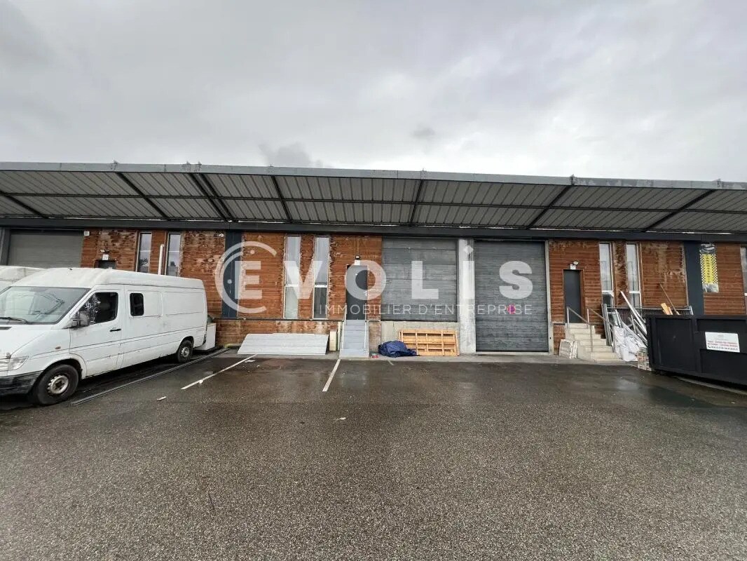 Light Industrial in Saint-Priest to rent Building Photo- Image 1 of 6