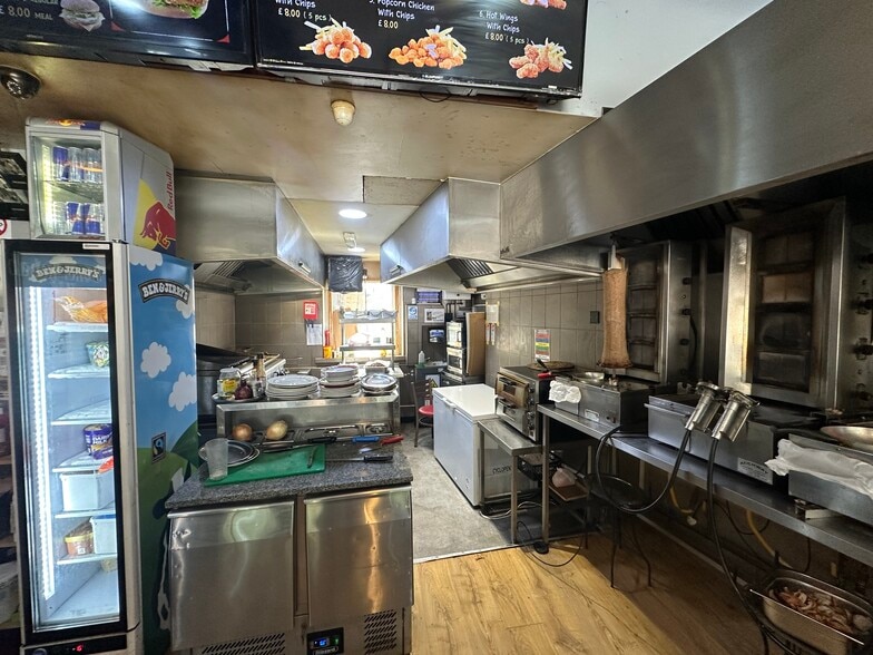 142 Old Christchurch Rd, Bournemouth to rent - Building Photo - Image 3 of 6