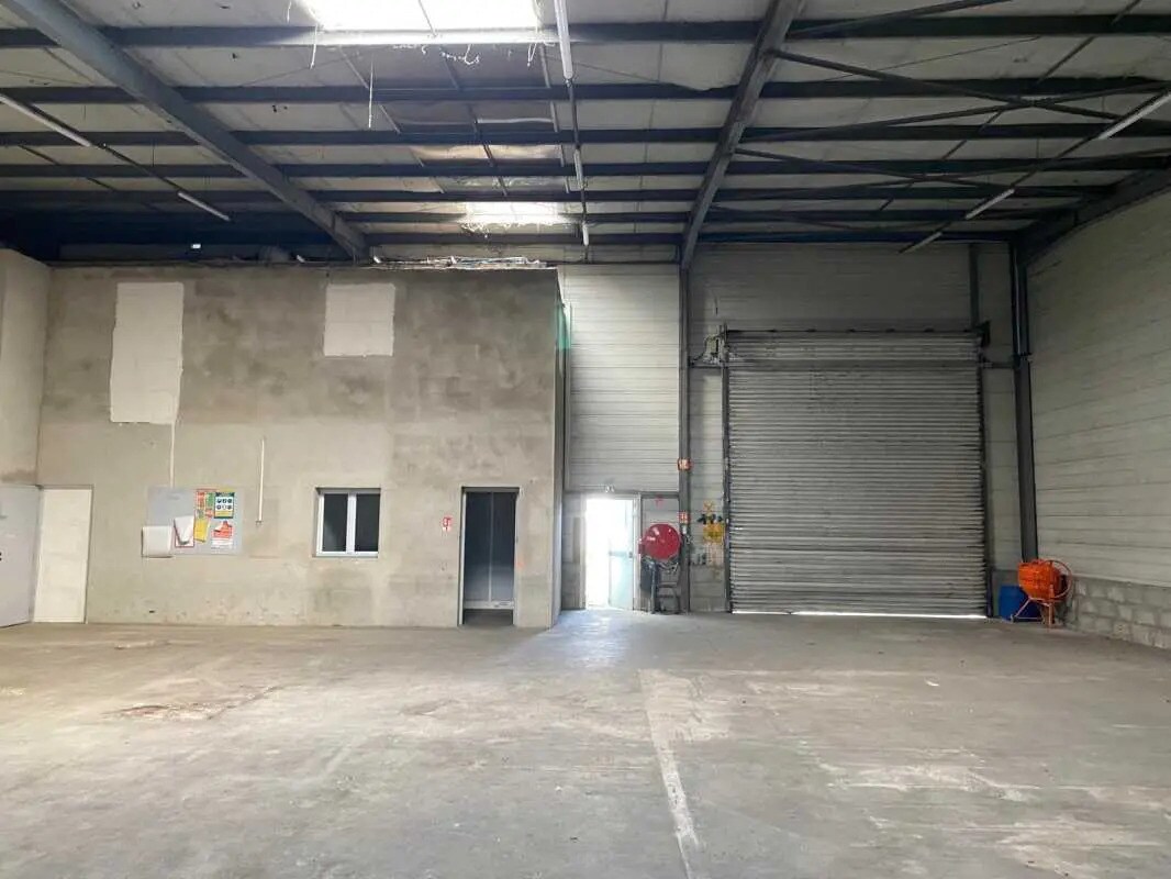 Office in Toussieu to rent Interior Photo- Image 1 of 8