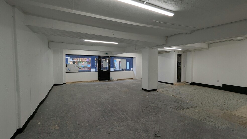 27 Peascod Street, Windsor to rent - Building Photo - Image 2 of 16