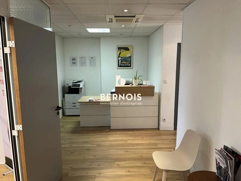 Office in Toulon to rent - Interior Photo - Image 1 of 4
