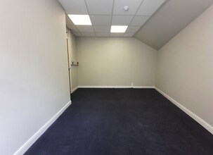 12 Skipton Rd, Barnoldswick to rent Interior Photo- Image 2 of 4