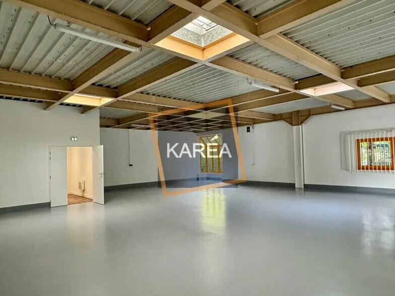 Light Industrial in Croissy-Beaubourg to rent - Interior Photo - Image 3 of 5