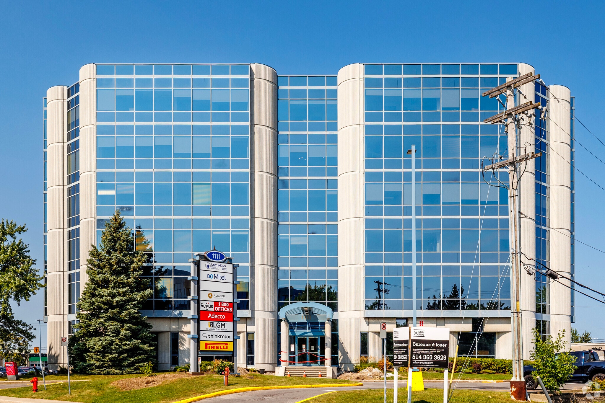 1111 Boul Dr-Frederik-Philips, Montréal, QC to rent Primary Photo- Image 1 of 4