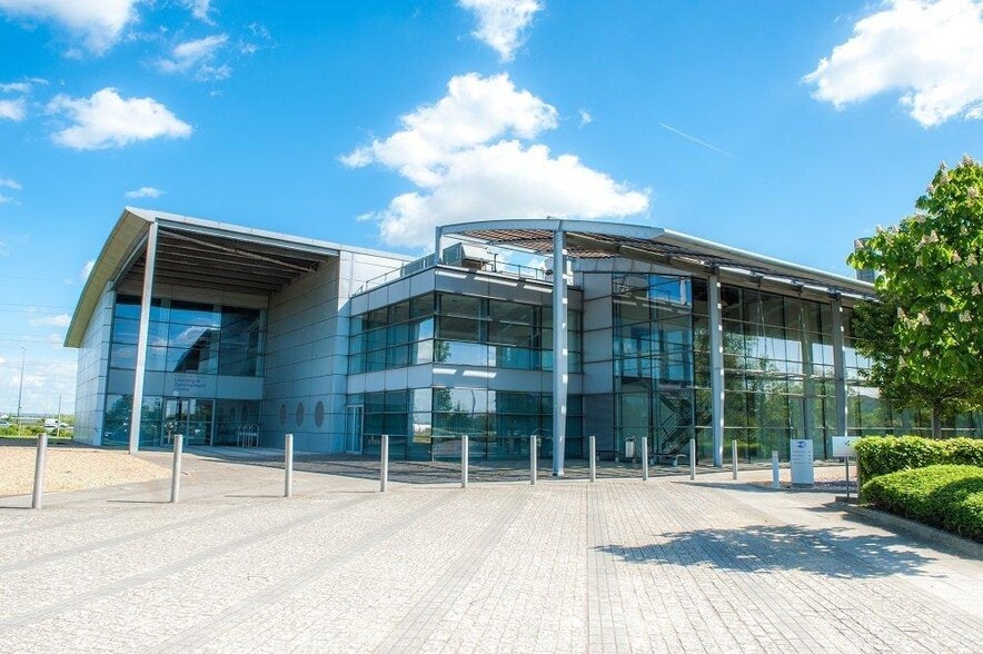 Marsh Way, Rainham to rent - Building Photo - Image 2 of 6