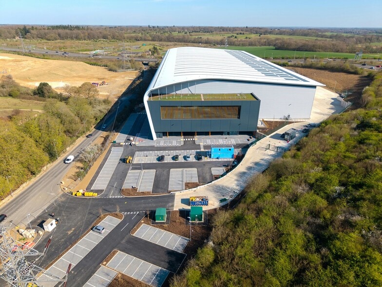 Newlands Rd, Slip End to rent - Building Photo - Image 3 of 18