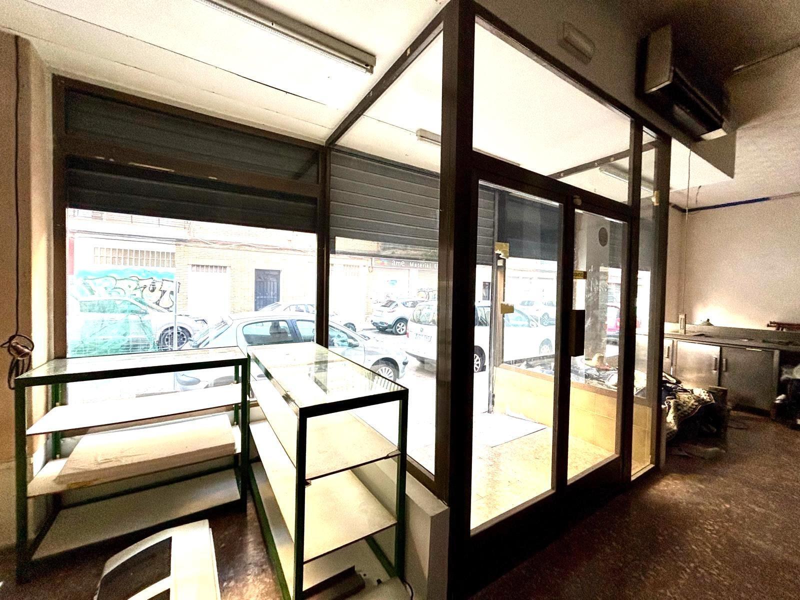 Retail in Gandia, Valencia for sale Primary Photo- Image 1 of 12