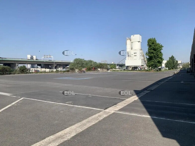 Industrial in Gennevilliers to rent - Building Photo - Image 3 of 11