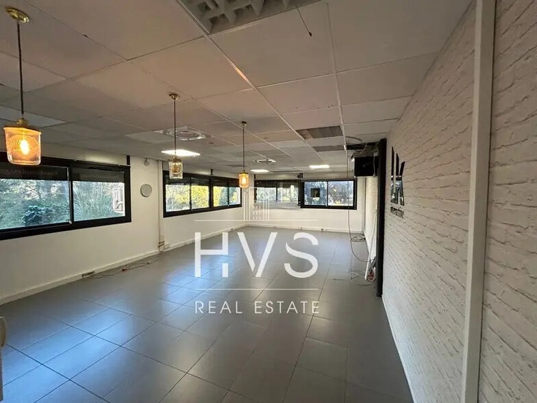 Office in Aix-en-Provence to rent - Interior Photo - Image 3 of 7