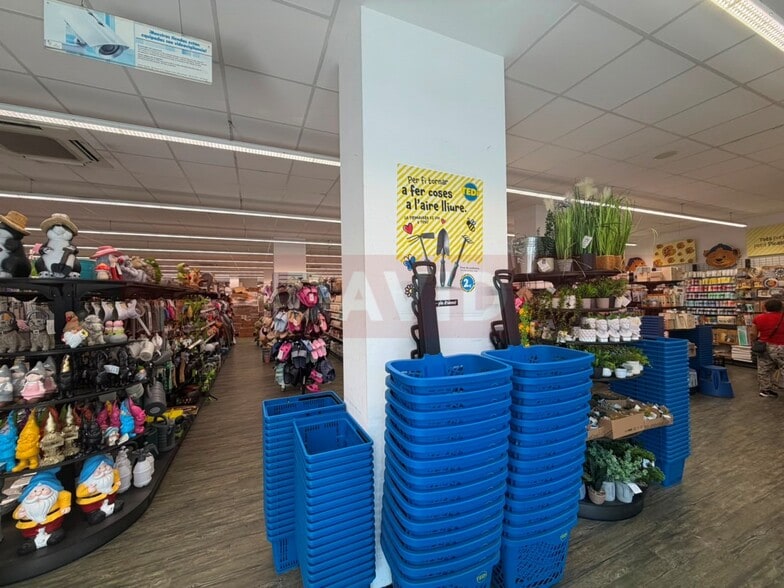 Retail in Santa Coloma de Gramenet, Barcelona to rent - Interior Photo - Image 2 of 4