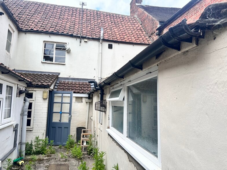 21 Market Pl, Westbury for sale - Building Photo - Image 3 of 6