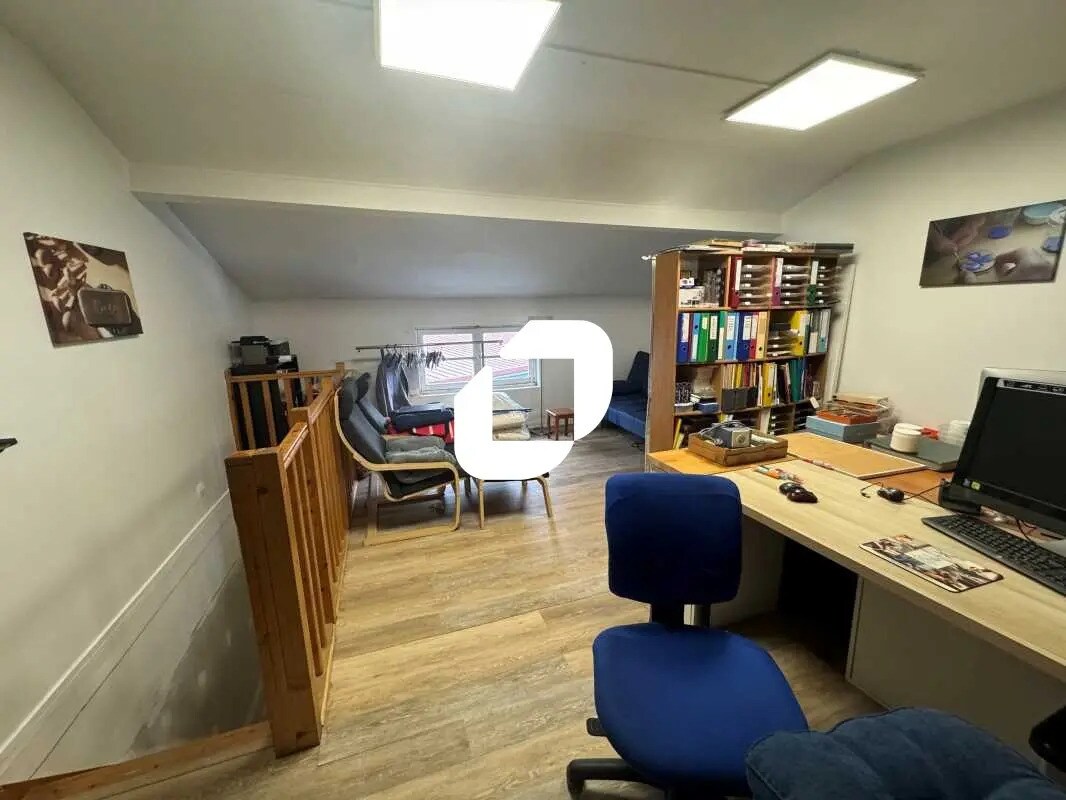 Light Industrial in Montreuil to rent Interior Photo- Image 1 of 5