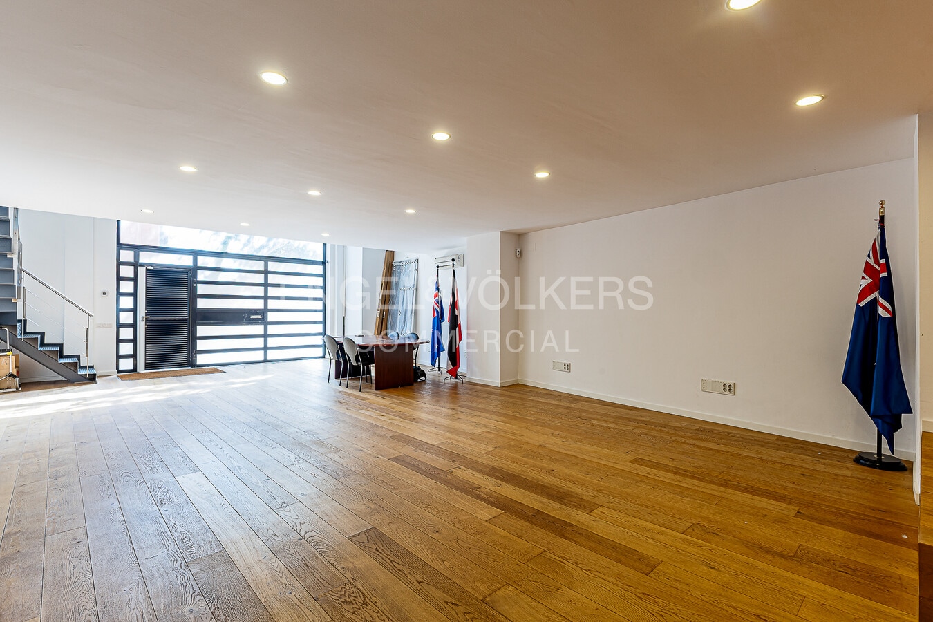 Barcelona, BAR 08024 - Unit - -  - Interior Photo - Image 2 of 17