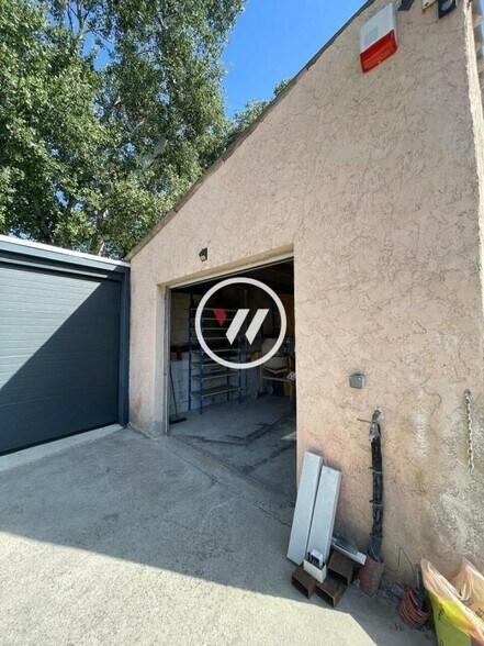 Office in La Penne-sur-Huveaune to rent - Building Photo - Image 2 of 6