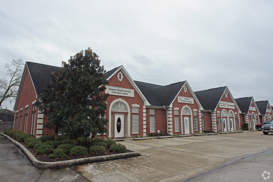 415 E Parkwood Ave, Friendswood, TX for rent - Building Photo - Image 1 of 12