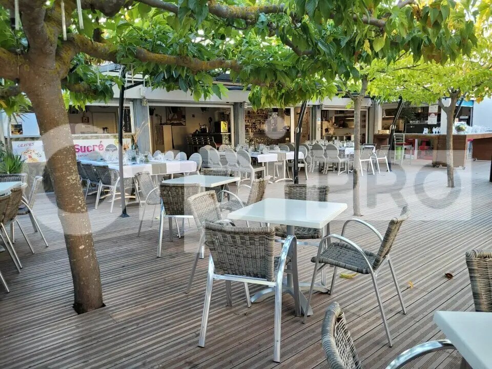 Retail in Marseillan for sale Building Photo- Image 1 of 6