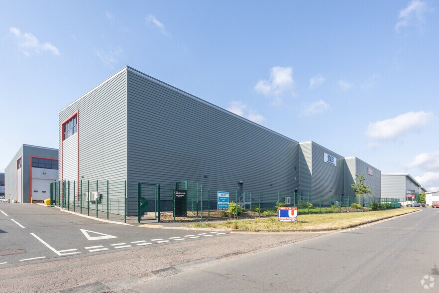 Deer Park Rd, Northampton to rent - Building Photo - Image 3 of 3