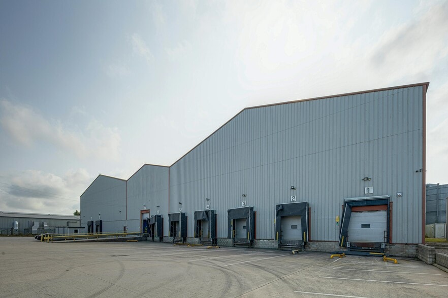 2 Unit 34c Zone 2, Deeside Industrial Estate Av, Pentre to rent - Building Photo - Image 3 of 11