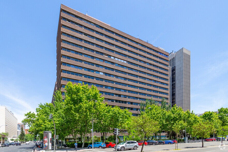 Paseo Castellana, 135, Madrid, Madrid to rent - Primary Photo - Image 1 of 4